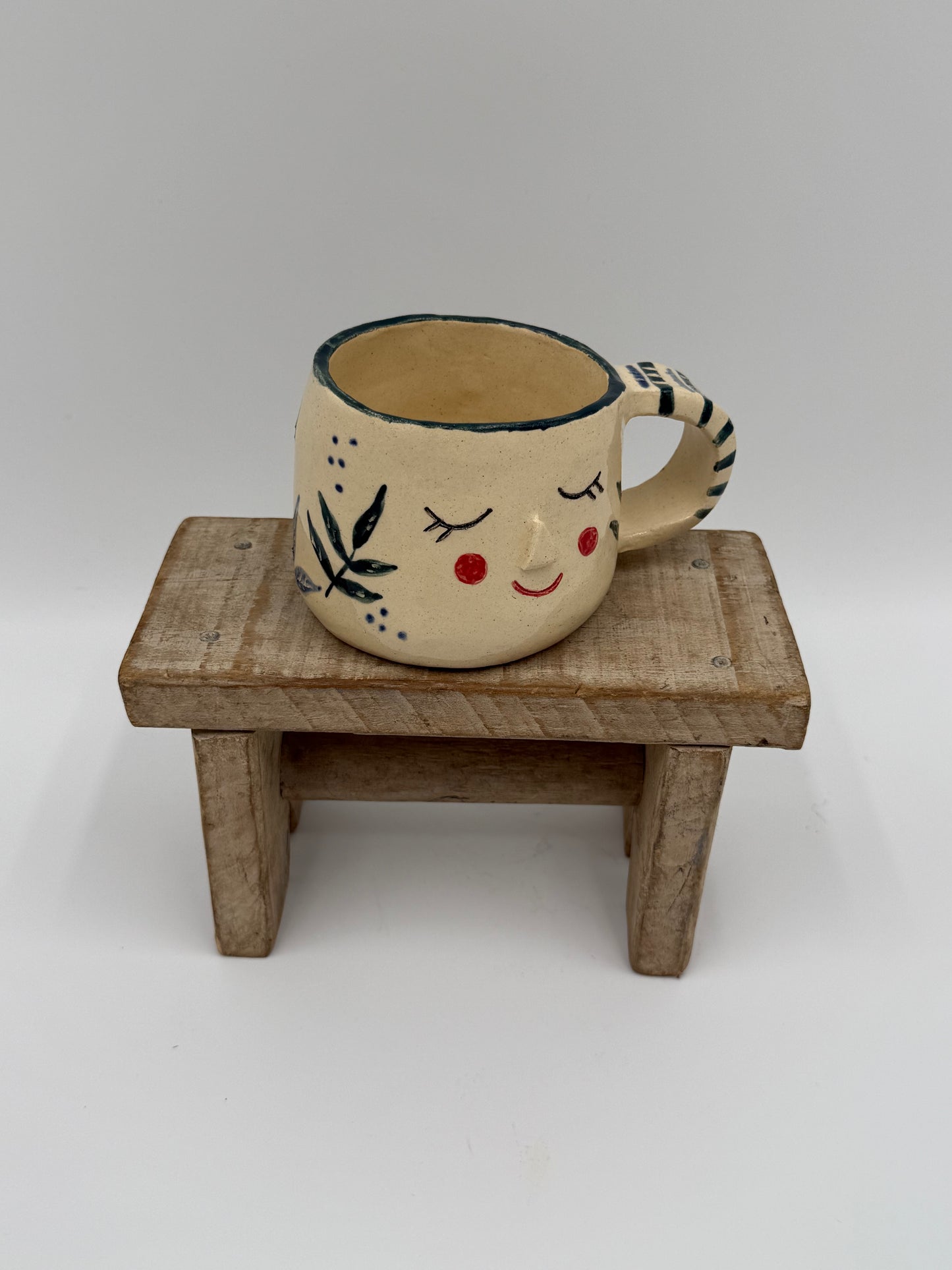 TAZA RÚSTICA DE CERÁMICA CON CARITA