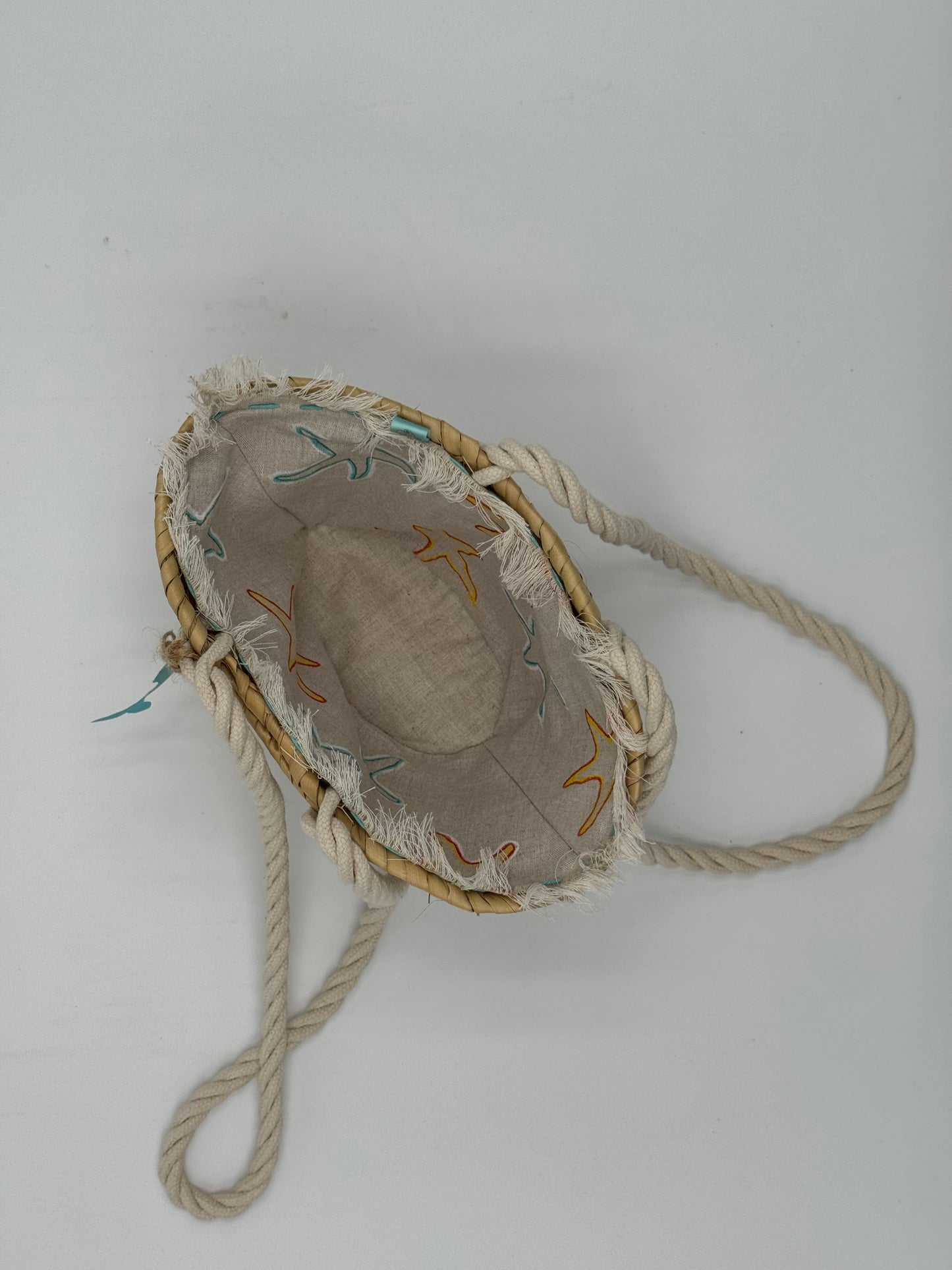 CAPAZO PEQUEÑO DE RAFIA MODELO SAONA