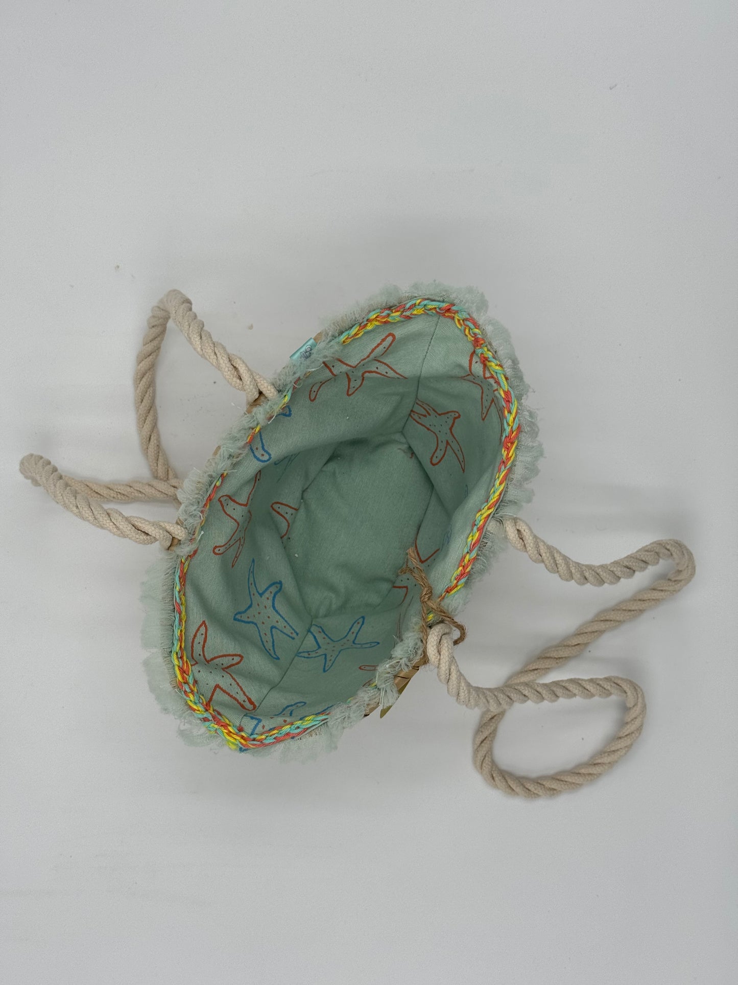 CAPAZO PEQUEÑO DE RAFIA MODELO SAONA