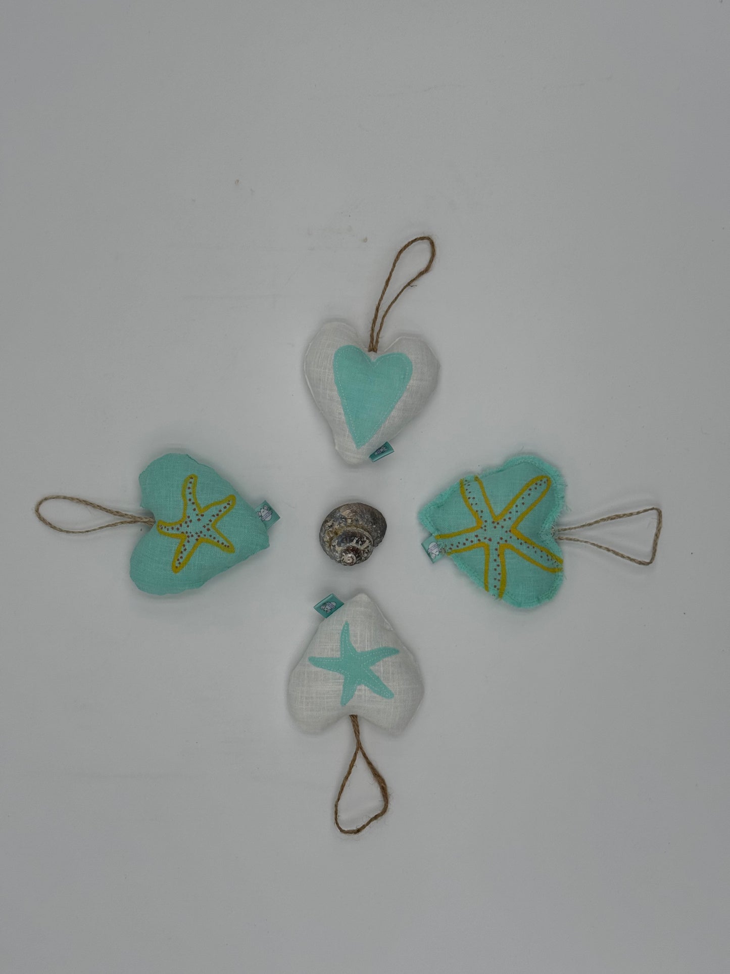 CORAZONES COLGANTES DE LINO Y ALGODÓN