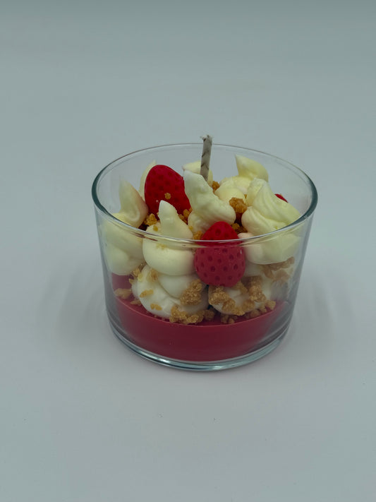 VELAS DE SOJA CON FORMA DE FRESAS CON NATA