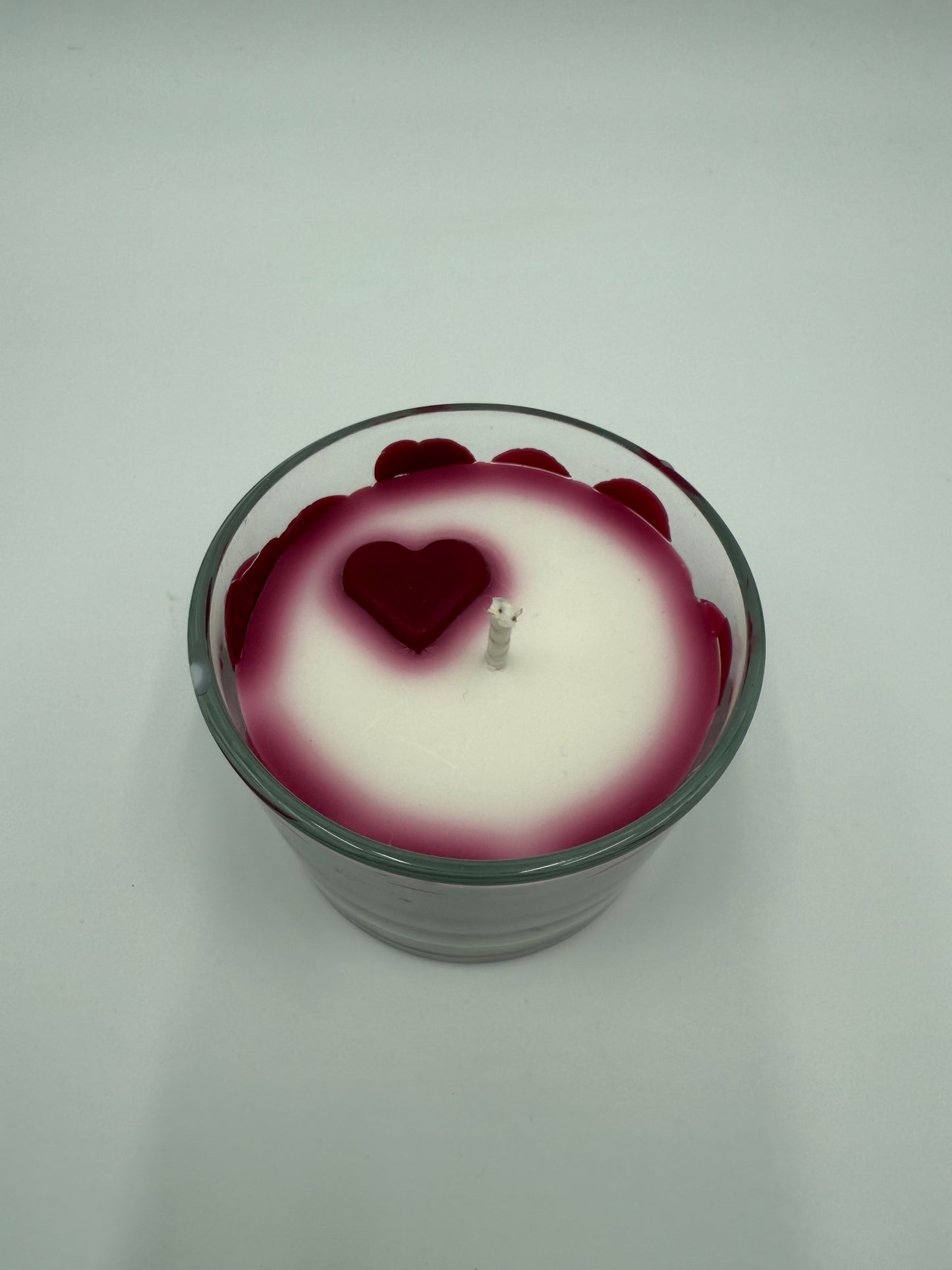 VELA AROMÁTICA DE SOJA CON CORAZÓN GRANATE