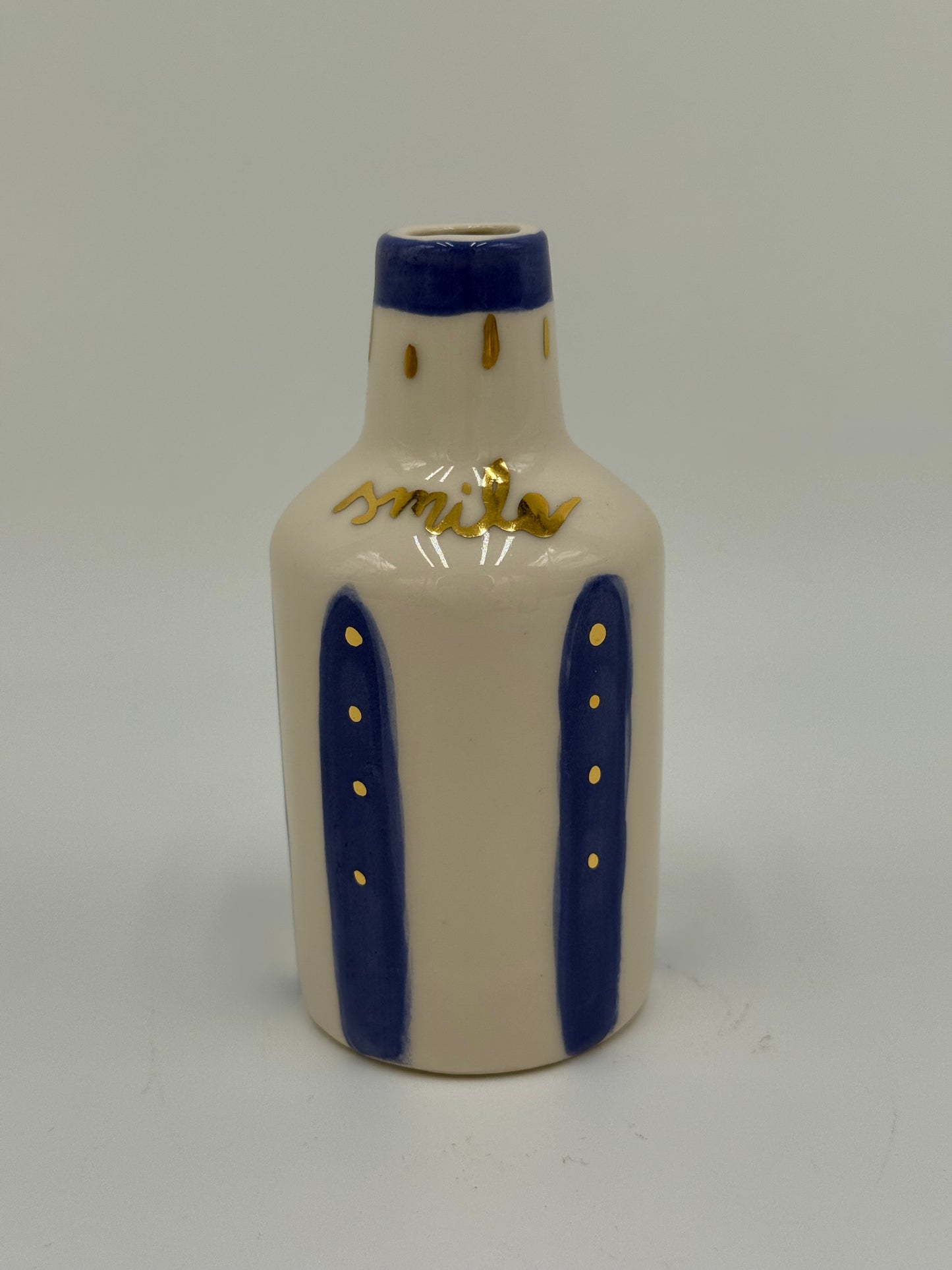 BOTELLITAS DE CERÁMICA BLANCA Y AZUL CILÍNDRICA TOQUES DORADOS
