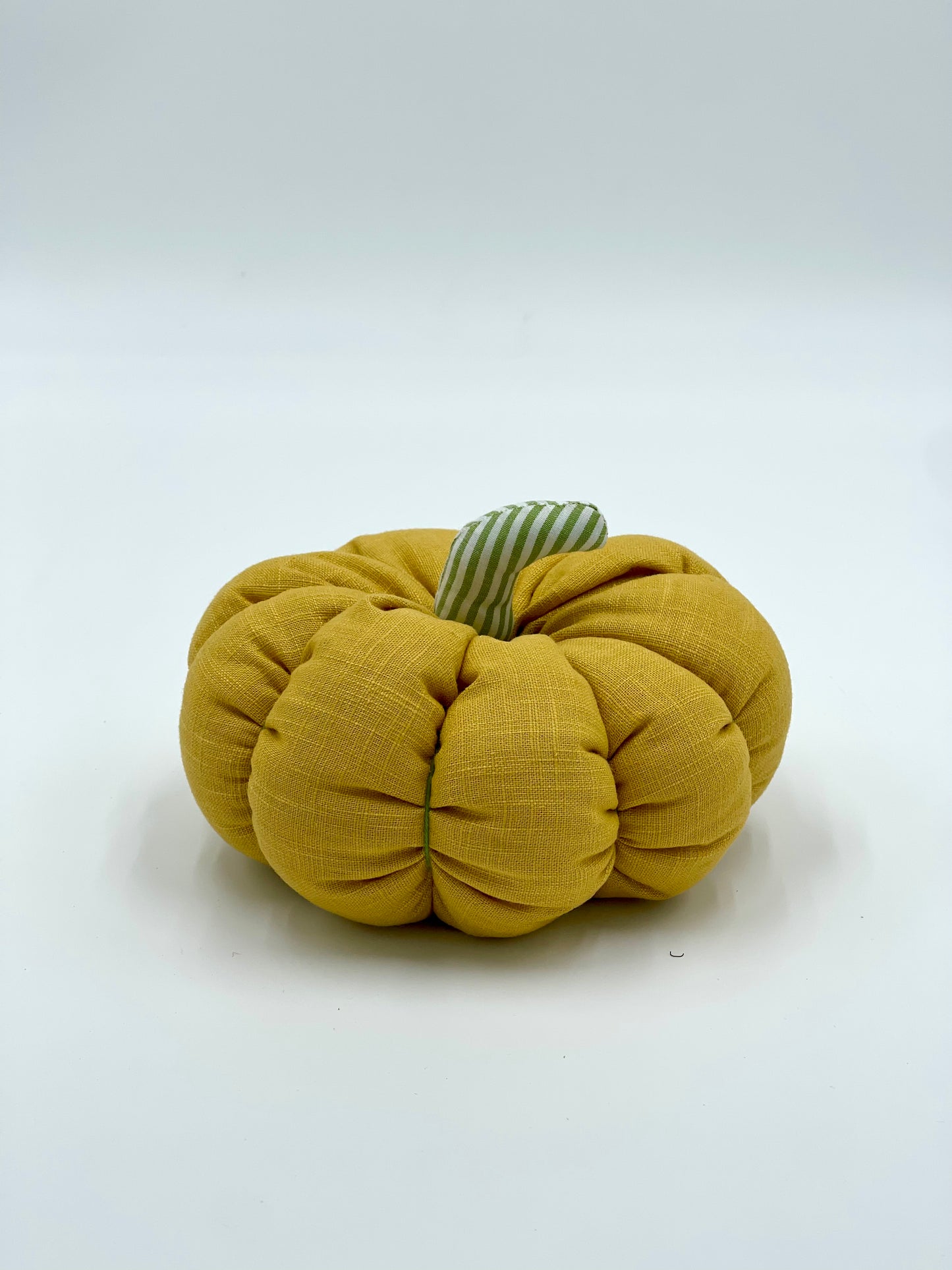 CALABAZA AMARILLO MOSTAZA DE LINO – TEXTURA, COLOR Y ENCANTO NATURAL