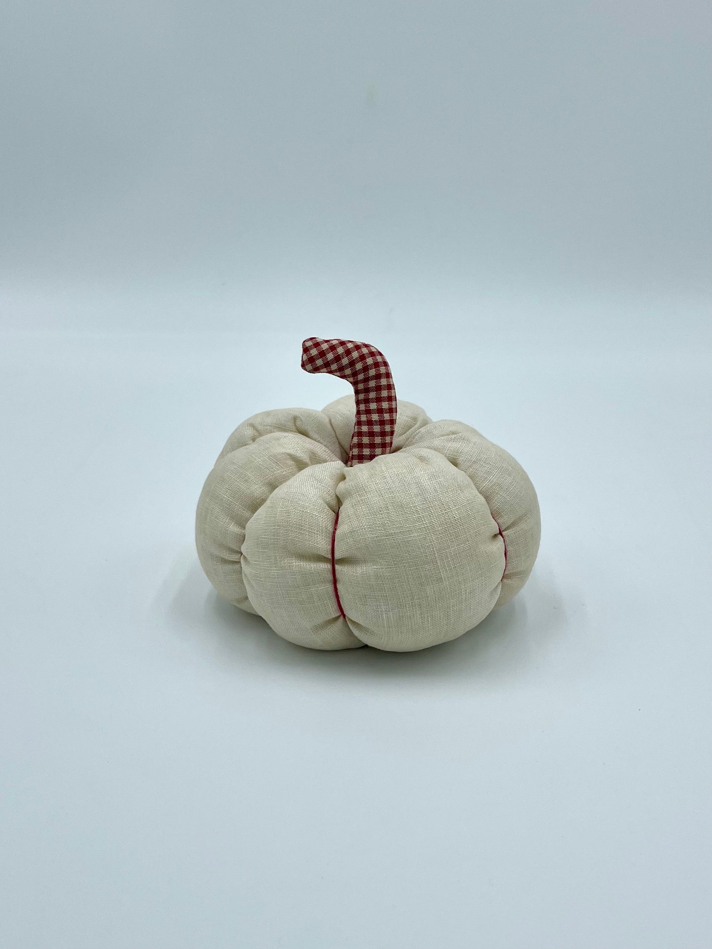 CALABAZA BLANCA DE LINO – TEXTURA, COLOR Y ENCANTO NATURAL